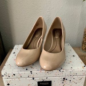 Life Stride Nude Pumps
